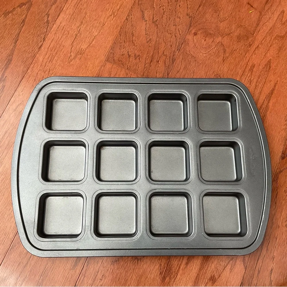 Pampered chef individual brownie pan muffins cakes bread dessert party Baking